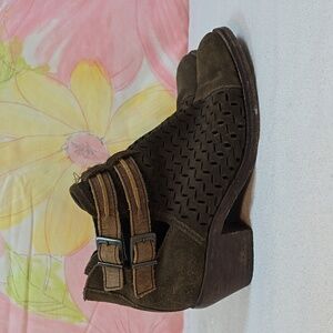 Womens Olive Green Brown Circle G Ankle Strap Laser Cut Western Booties Size 8 M